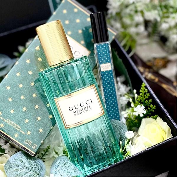 Chai Gucci Memoire thủy tinh xanh ngọc nắp vàng