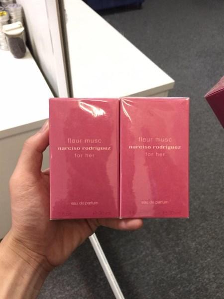 Chai Narciso Fleur Musc EDP màu hồng