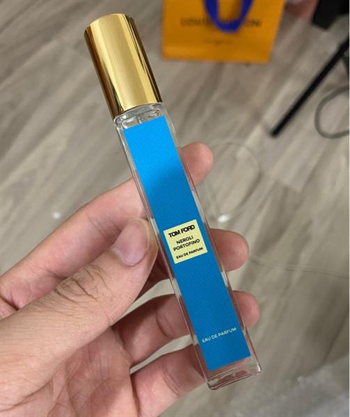 Chai Tom Ford Neroli Portofino màu xanh biển