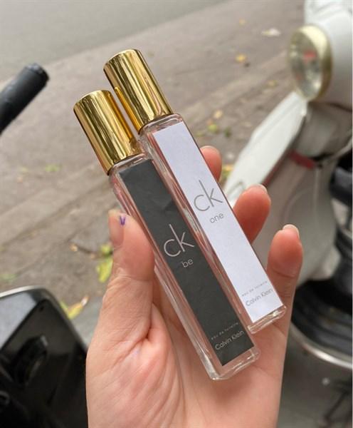 Chai CK One thủy tinh mờ nắp bạc