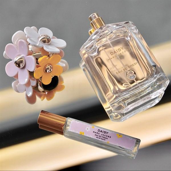 Chai Marc Jacobs Daisy Eau So Fresh nắp hoa
