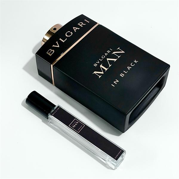 Chai Bvlgari Man In Black màu đen ánh kim