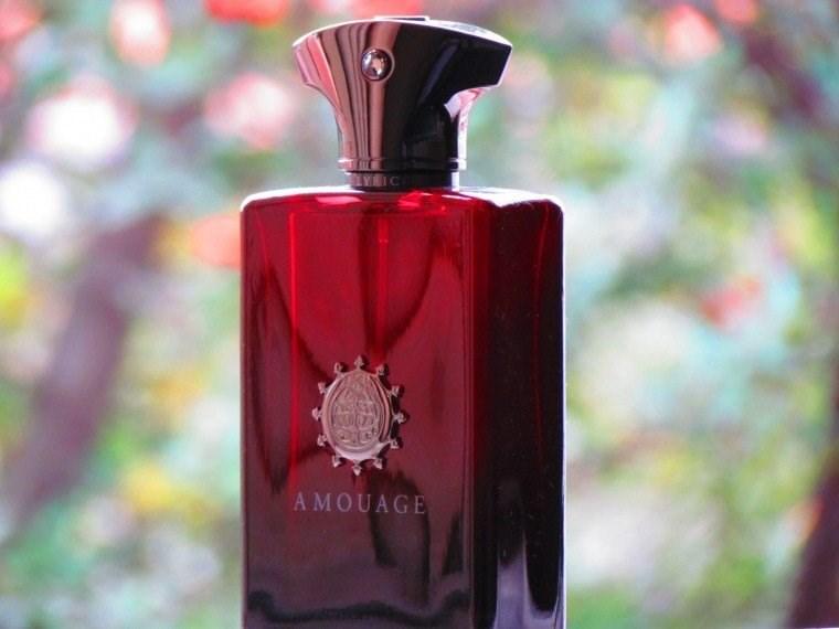 Chai Amouage Lyric Man 100ml màu đỏ rượu