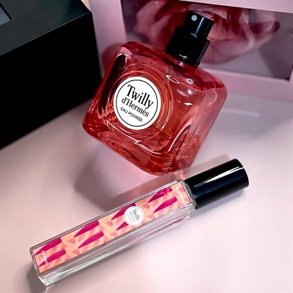 Chai Hermes Twilly Eau Poivrée nắp khăn lụa đỏ