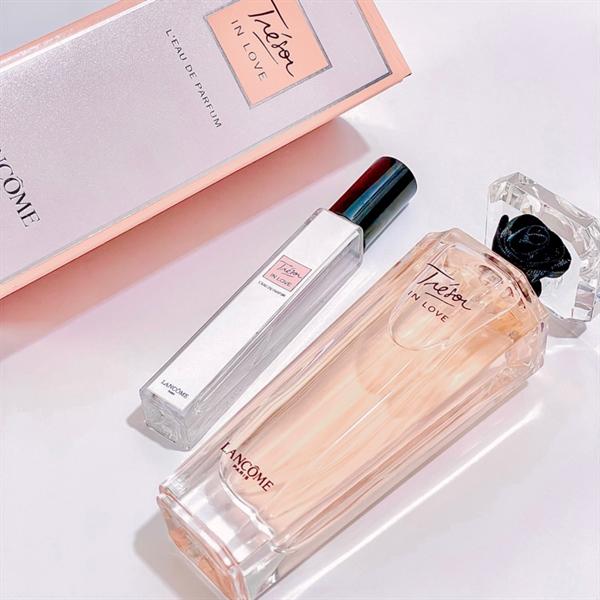 Chai Lancome Tresor in Love hồng nhạt