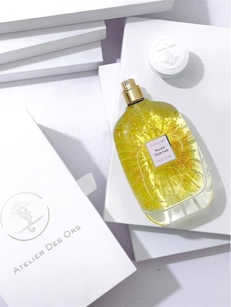 Chai Atelier Des Ors Nuda Veritas nắp vàng