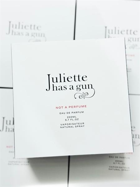 Chai Juliette Has A Gun Not A Perfume trong suốt