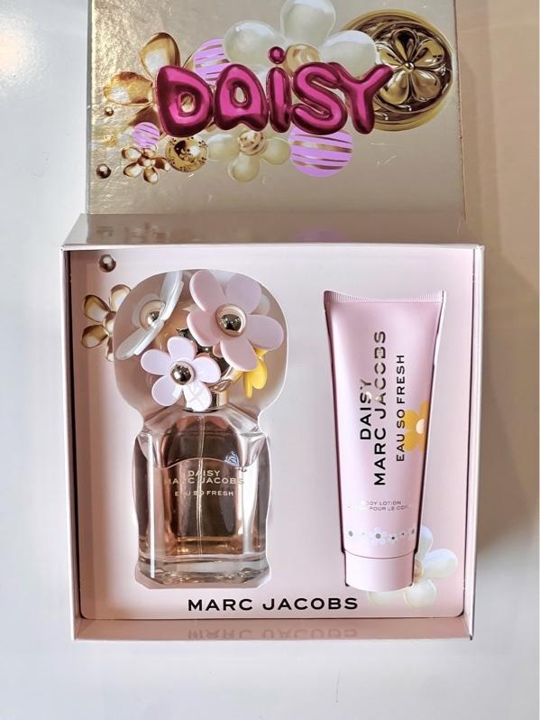 Set Marc Jacobs Daisy Eau So Fresh chai và lotion