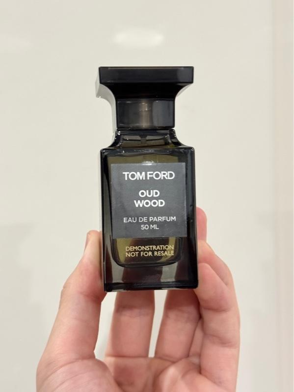 Chai Tom Ford Oud Wood 50ml màu nâu gỗ