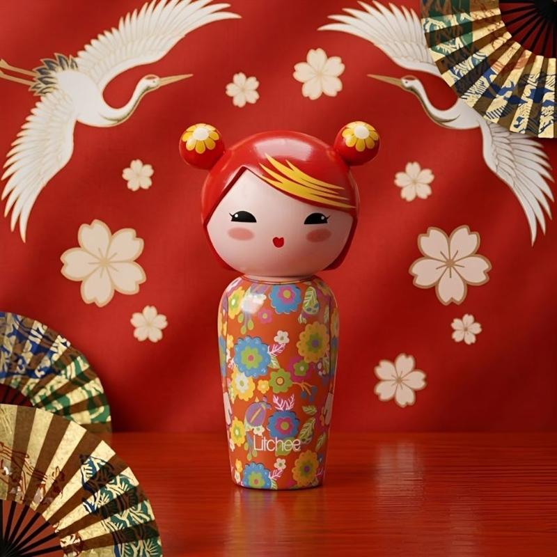 Chai KOKESHI Litchee 50ml hình búp bê
