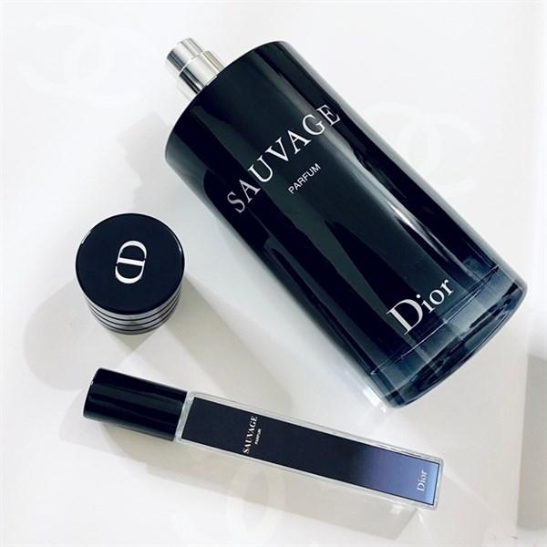 Chai Dior Sauvage Parfum xanh đen nắp bạc